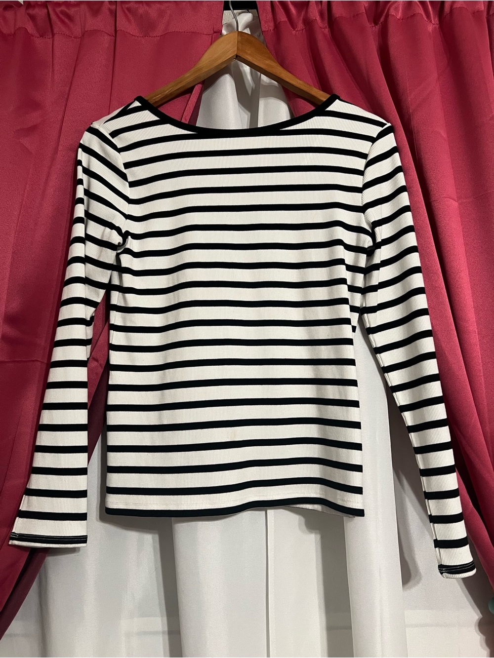 Tahari wear Two Ways  Black & White Striped Long Sleeve Top